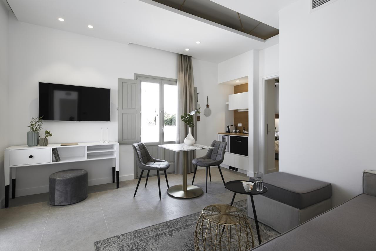 Altera Pars Suites Messaria  Exterior photo