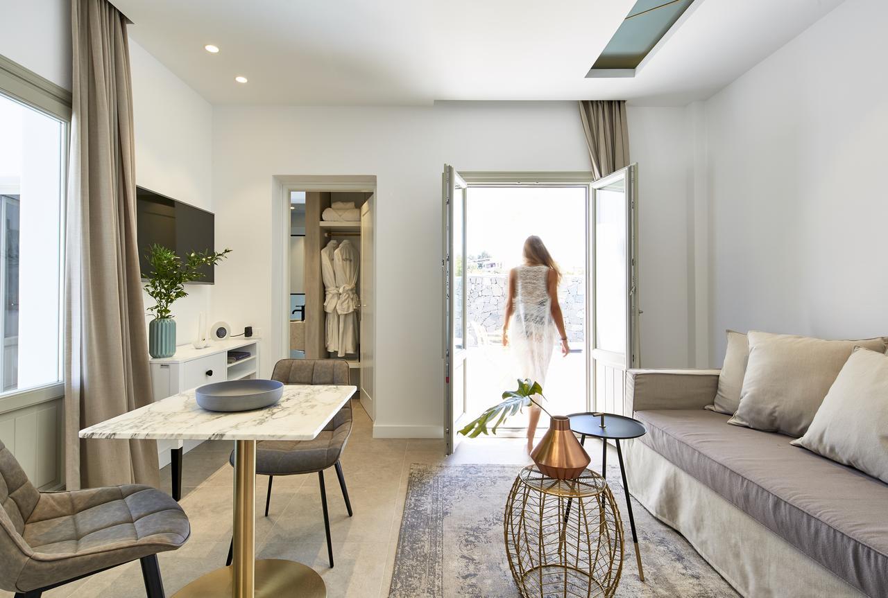 Altera Pars Suites Messaria  Exterior photo